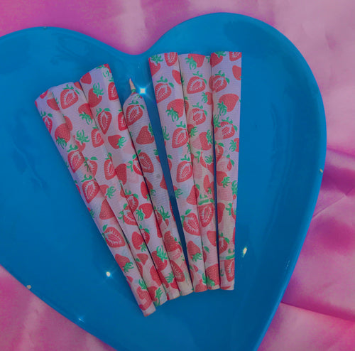 Strawberry Preroll Cones 🍓(pack of 4)
