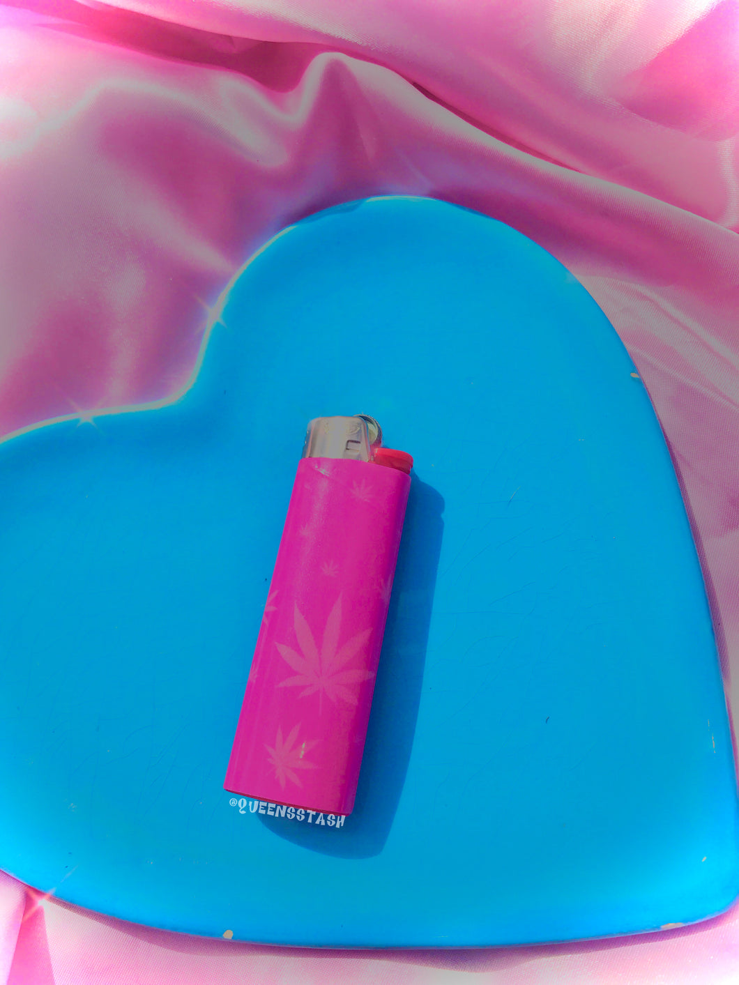 Pink weed leaf lighter